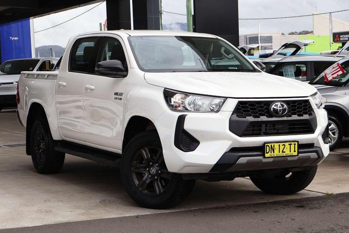 2025 Toyota Hilux SR