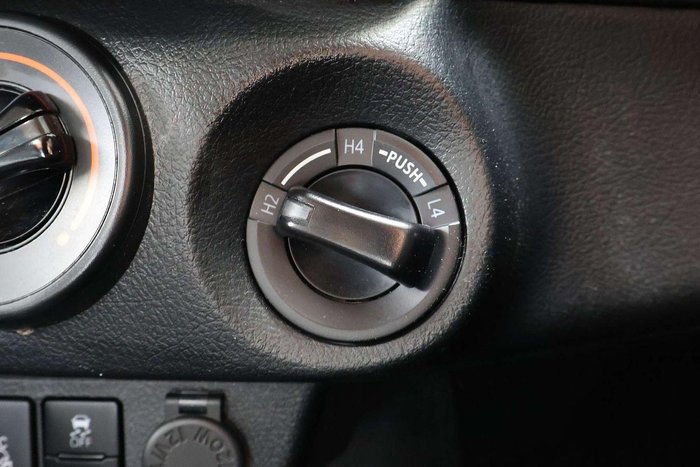 2025 Toyota Hilux SR