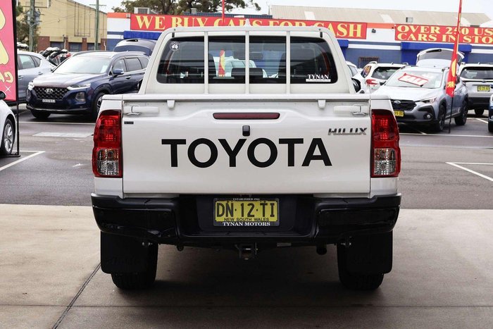 2025 Toyota Hilux SR