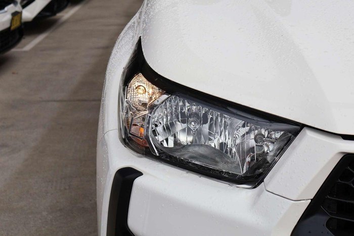 2025 Toyota Hilux SR