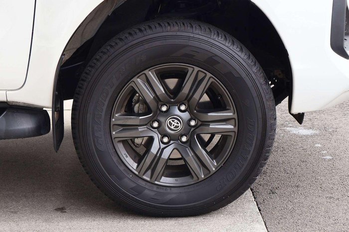 2025 Toyota Hilux SR