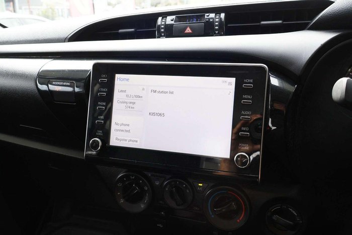 2025 Toyota Hilux SR