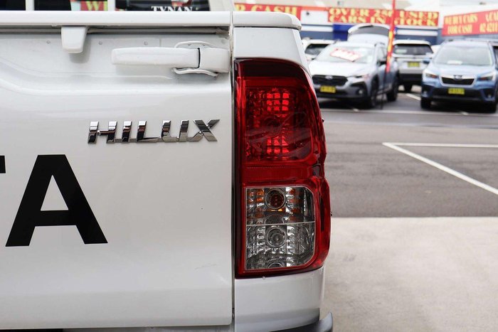 2025 Toyota Hilux SR