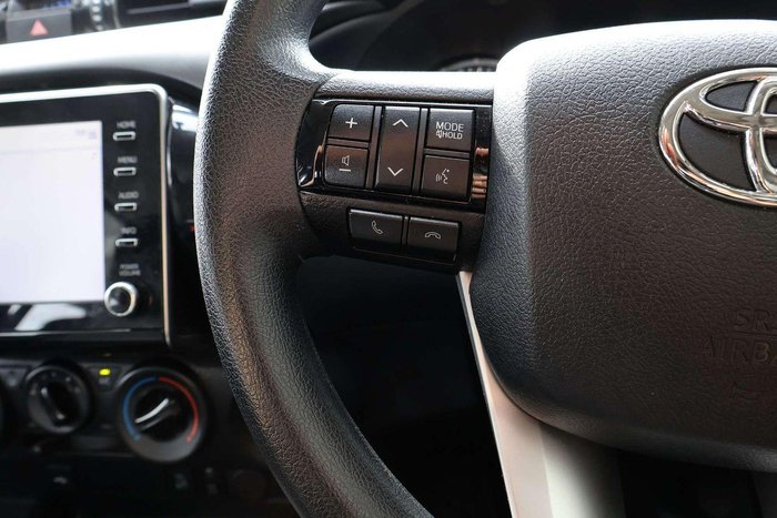 2025 Toyota Hilux SR