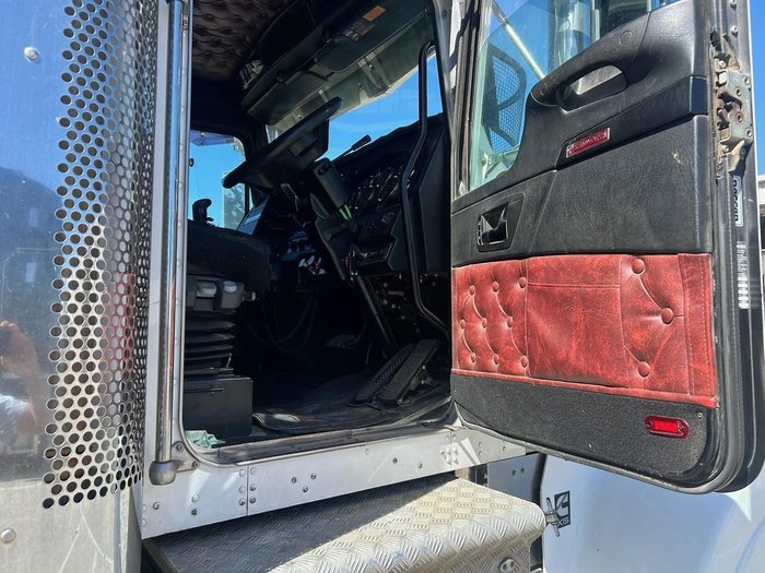2017 Kenworth T909