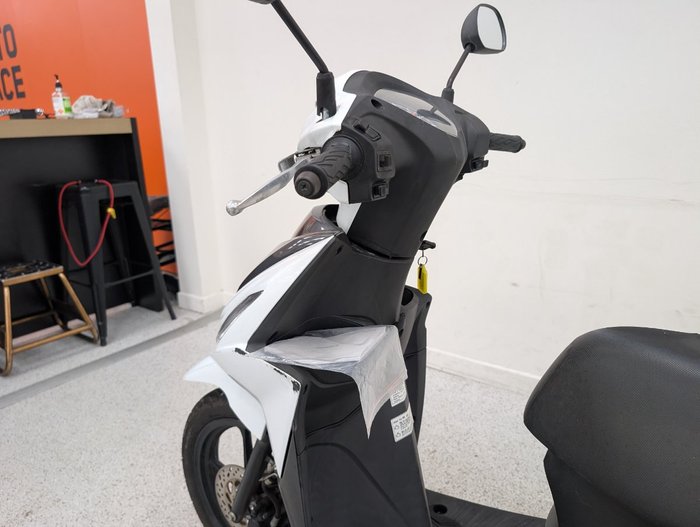 Suzuki 2016 SUZUKI 110CC UK110NEL White