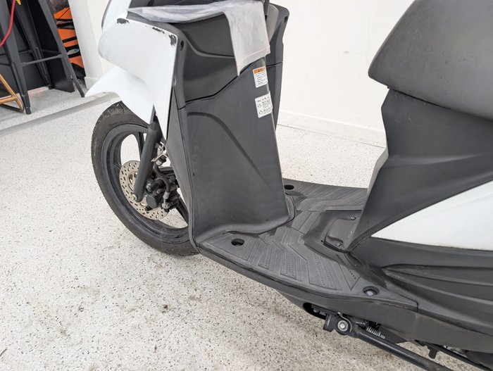 Suzuki 2016 SUZUKI 110CC UK110NEL White