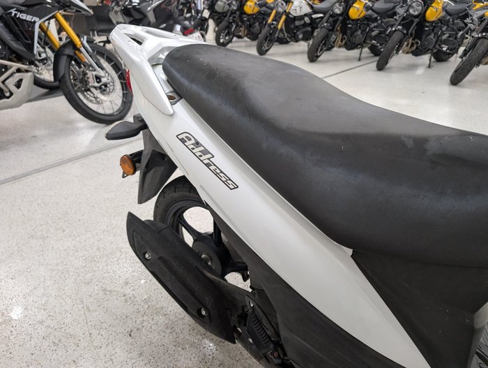 Suzuki 2016 SUZUKI 110CC UK110NEL White