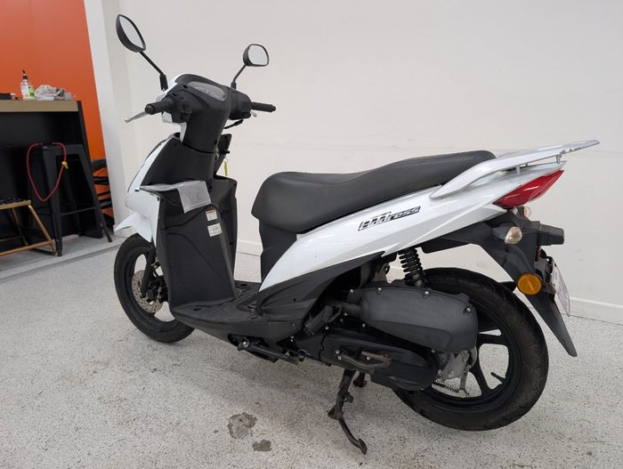 Suzuki 2016 SUZUKI 110CC UK110NEL White