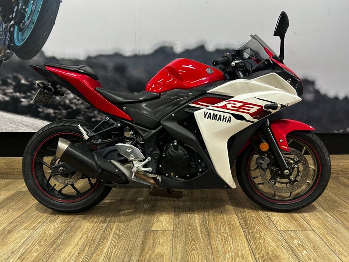 2015 Yamaha YZF-R3 RED