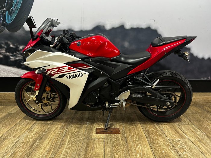 2015 Yamaha YZF-R3 RED