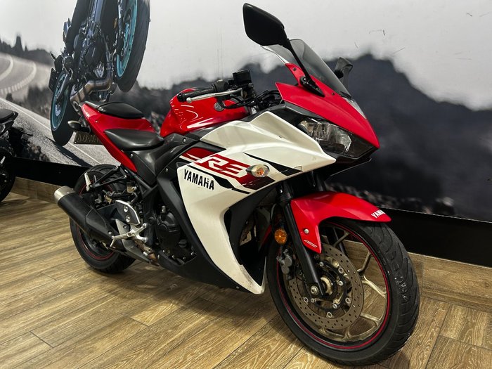 2015 Yamaha YZF-R3 RED