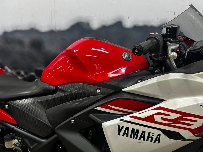 2015 Yamaha YZF-R3 RED