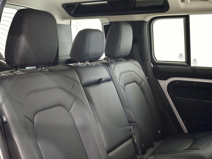 2022 Land Rover Defender 110 P400 S
