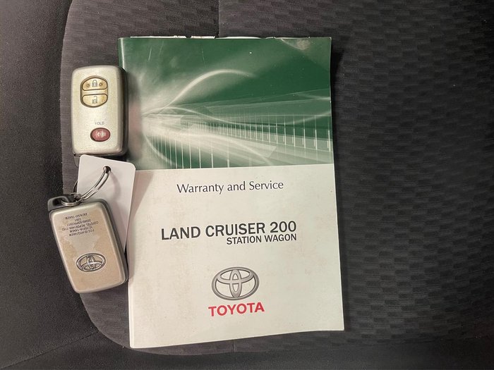 2012 Toyota Landcruiser GXL VDJ200R MY12 4X4 Constant Silver Pearl