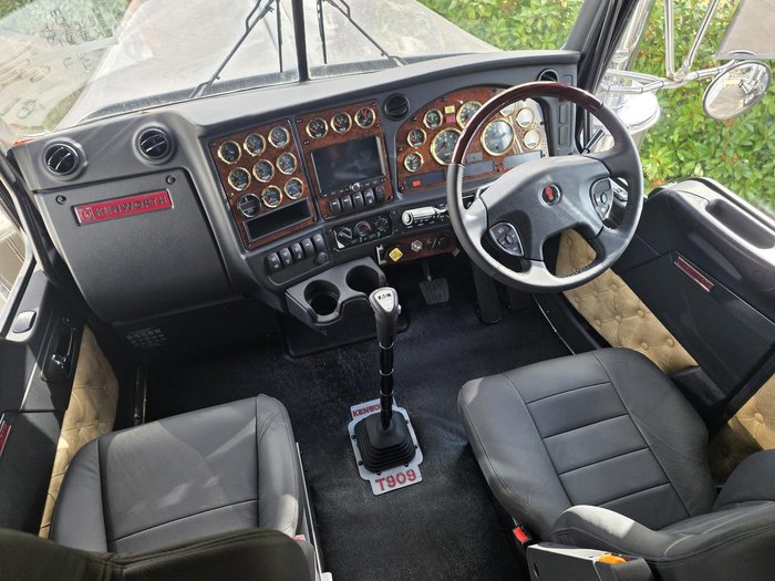 2025 Kenworth T909