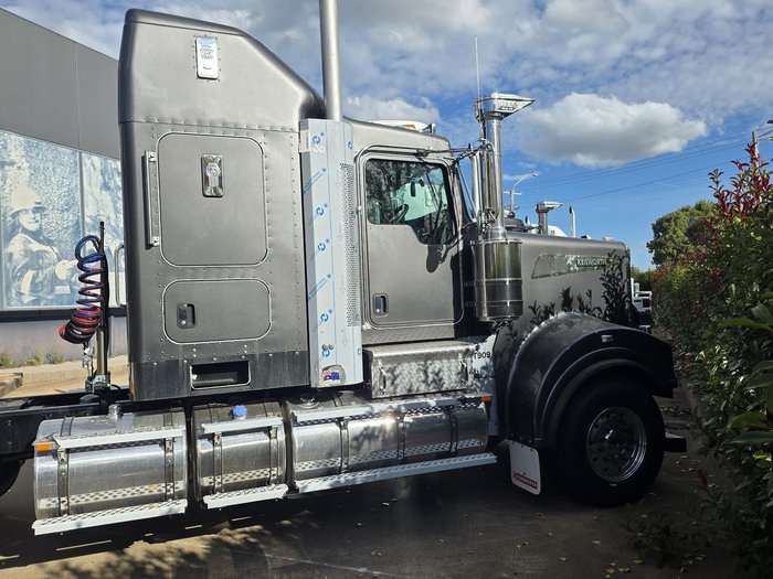 2025 Kenworth T909