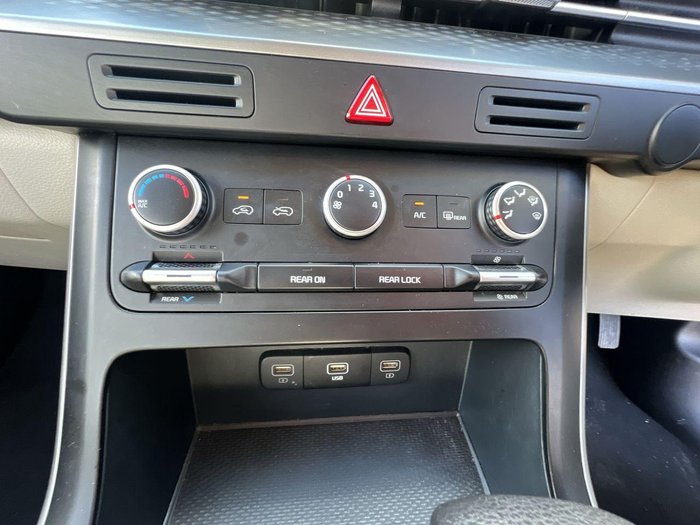 2023 Kia Carnival S