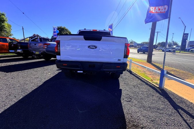2024 FORD F150 LIGHTNING PRO STD