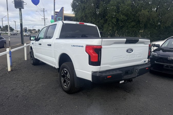 2024 FORD F150 LIGHTNING PRO STD