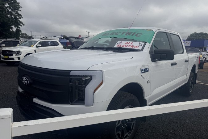 2024 FORD F150 LIGHTNING PRO STD