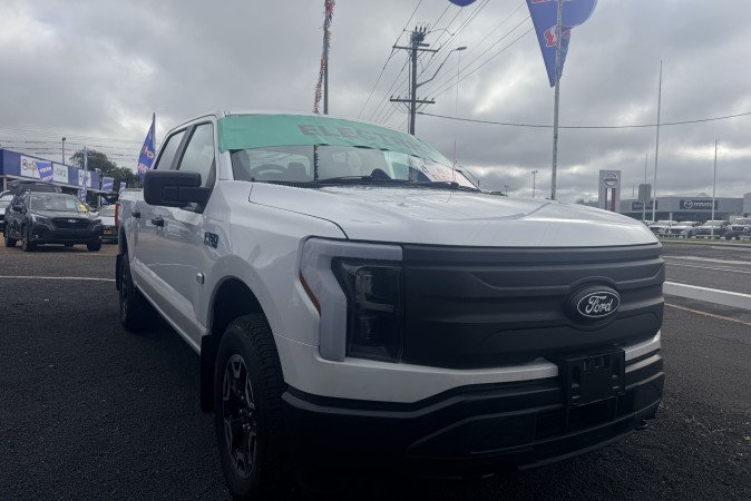 2024 FORD F150 LIGHTNING PRO STD