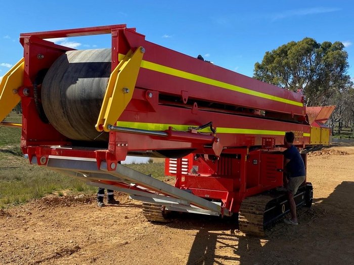 2023 Comet TC9020 Red