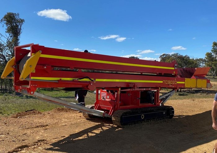 2023 Comet TC9020 Red