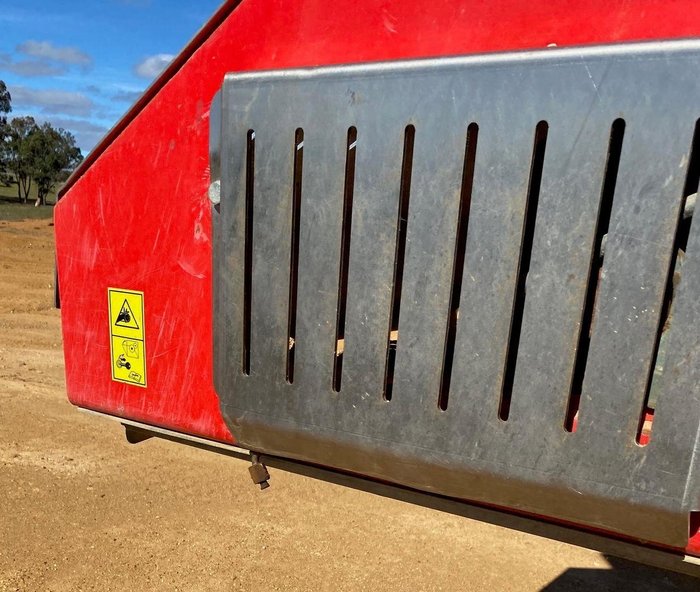 2023 Comet TC9020 Red