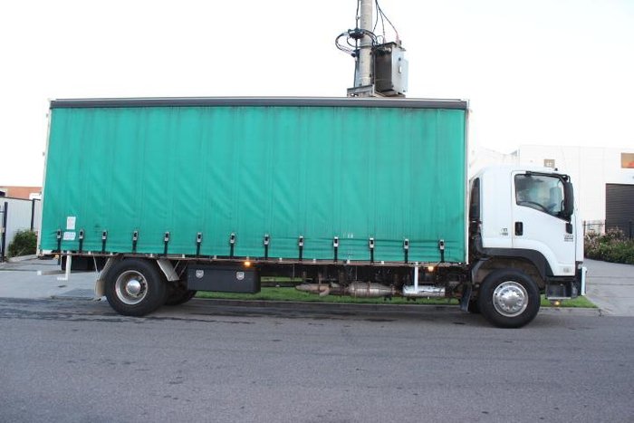 2010 Isuzu F Series FVR 1000 WHITE