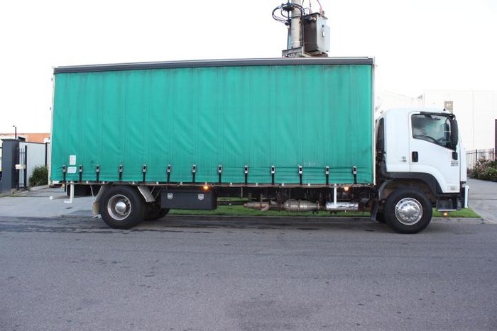 2010 Isuzu F Series FVR 1000 WHITE