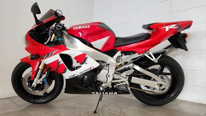 2000 Yamaha YZF-R1 R1 Red
