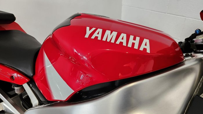 2000 Yamaha YZF-R1 R1 Red