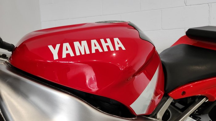 2000 Yamaha YZF-R1 R1 Red