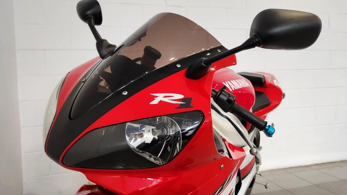 2000 Yamaha YZF-R1 R1 Red