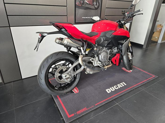 2025 Ducati Streetfighter V2