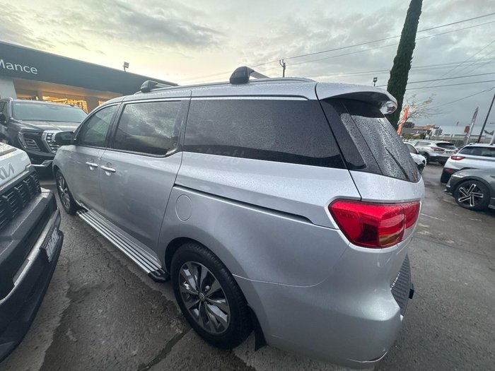 2017 Kia Carnival SLi