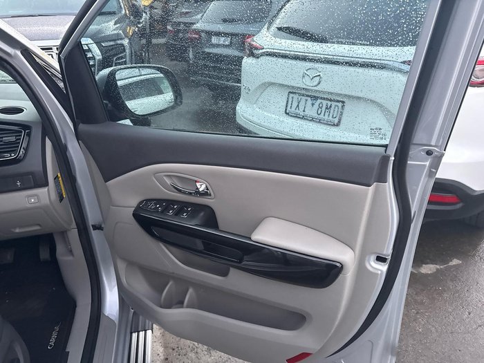 2017 Kia Carnival SLi