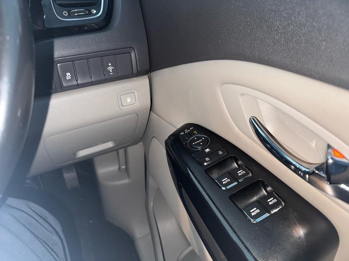 2017 Kia Carnival SLi