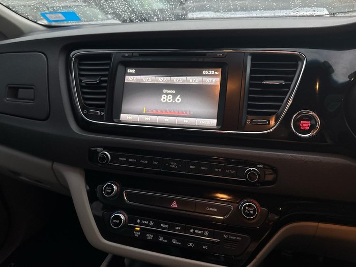 2017 Kia Carnival SLi
