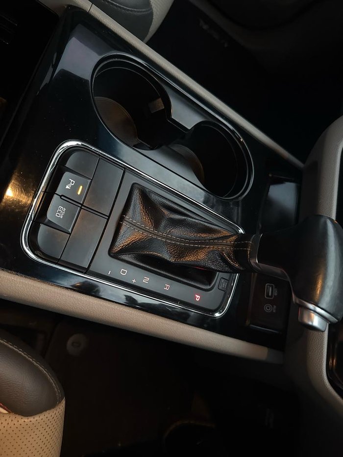 2017 Kia Carnival SLi