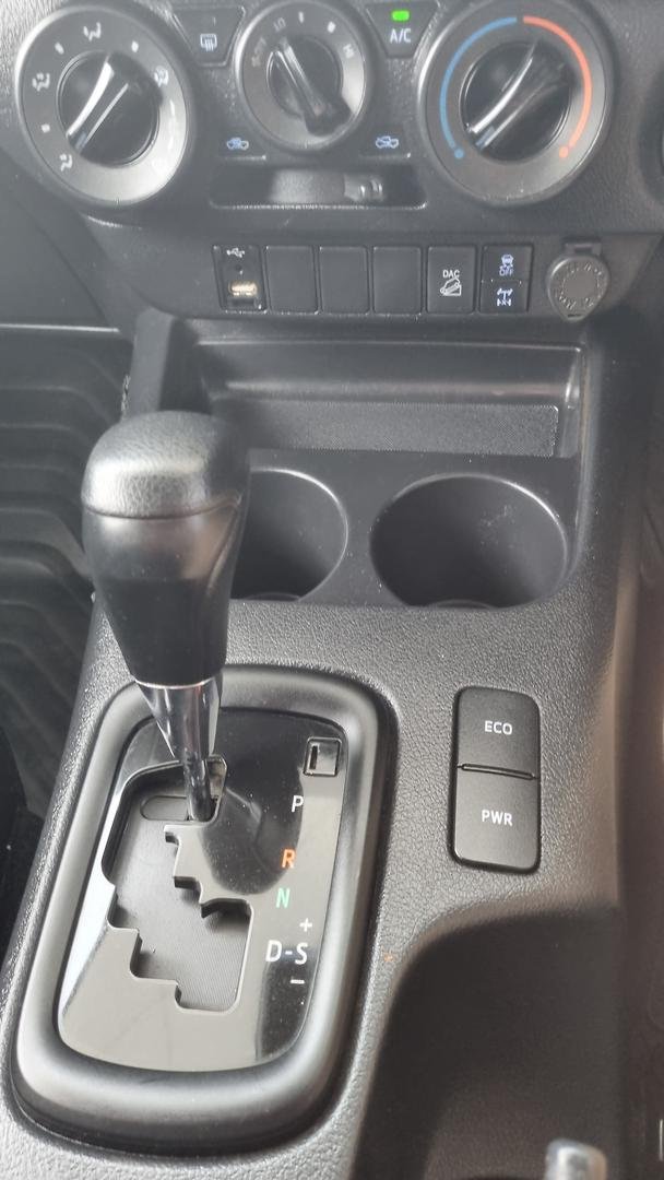 2022 Toyota Hilux SR