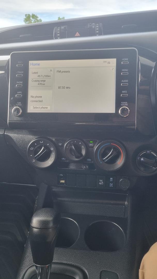 2022 Toyota Hilux SR