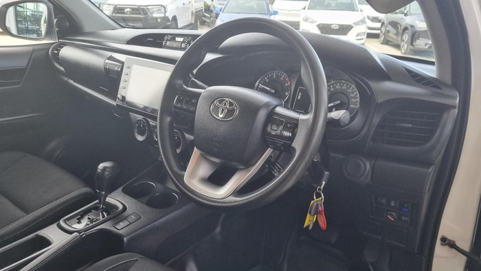 2022 Toyota Hilux SR
