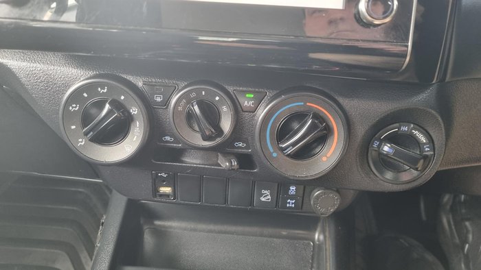 2022 Toyota Hilux SR