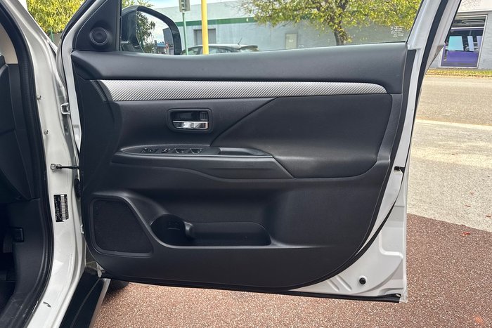 2017 Mitsubishi Outlander LS Safety Pack