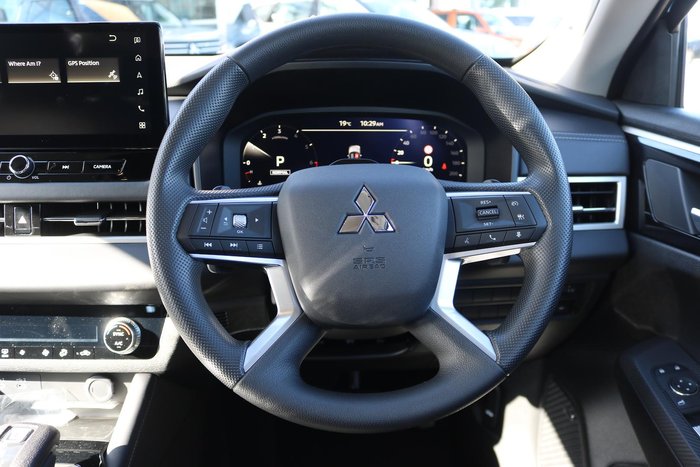 2025 Mitsubishi Outlander ES