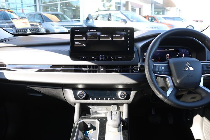 2025 Mitsubishi Outlander ES