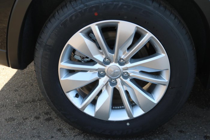 2025 Mitsubishi Outlander ES