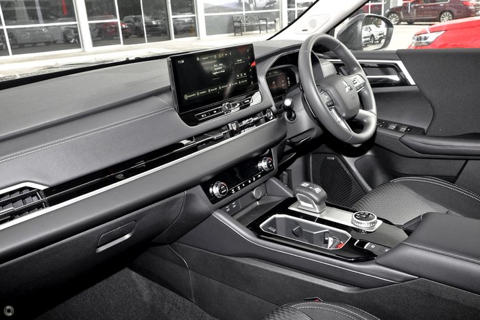 2025 Mitsubishi Outlander ES